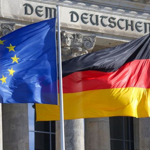 Γερμανία: Ανοίγουν οι κάλπες στην πιο ισχυρή οικονομία της Ευρωζώνης - Οι πολίτες καλούνται να εκλέξουν νέα κυβέρνηση και νέο καγκελάριο