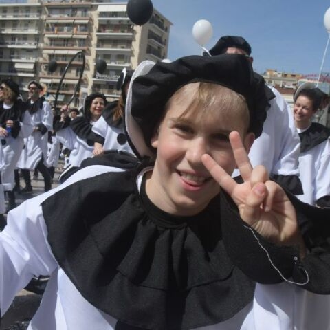 Πάτρα: Περισσότεροι από 20.000 μικροί καρναβαλιστές με συνοδούς σκόρπισαν ζωντάνια, ελπίδα, χαρά και χαμόγελα ξενοιασιάς 