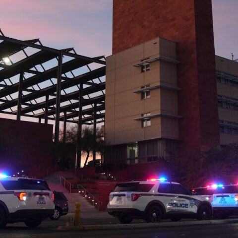 ΗΠΑ: Ένοπλος κρατούσε ομήρους και πυροβόλησε σε νοσοκομείο στην Πενσιλβάνια - Νεκρός ένας αστυνομικός και ο δράστης της επίθεσης.