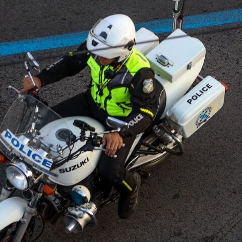 Θεσσαλονίκη: Χτύπησε με όχημα τροχονόμο επειδή του έκοψε κλήση για παράνομη στάθμευση - Αποπειράθηκε άλλες δύο φορές να τον τραυματίσει