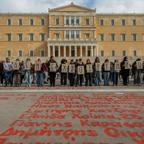 Φυσικά και υπάρχει συγκάλυψη στα Τέμπη (και είναι διακομματική)