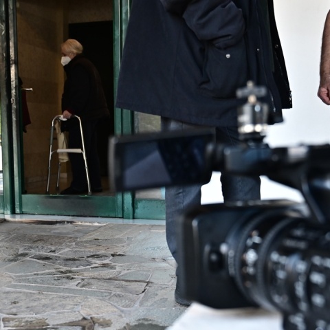 Ελίζα Βόζεμπεργκ: Έκρηξη από μηχανισμό με γκαζάκια σε είσοδο πολυκατοικίας στη Βάρκιζα