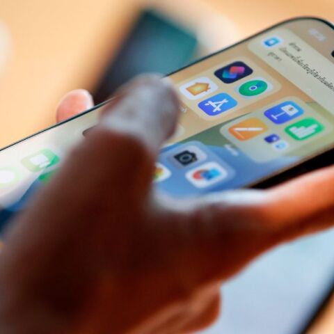 Η Apple θα διορθώσει σφάλμα στο iPhone που αντικαθιστά τη λέξη "ρατσιστής" με "Τραμπ" - Για πολιτική προκατάληψη κάνουν λόγο συντηρητικοί σχολιαστές στις ΗΠΑ