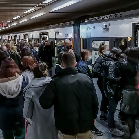 Η παχυσαρκία και άλλες 4 αιτίες του συνωστισμού στις αποβάθρες του μετρό