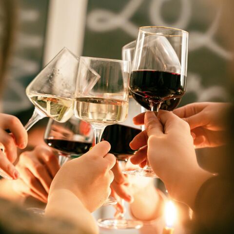 Ροζέ, sparklings, λευκά και ερυθρά κρασιά για τα vibes του καρναβαλιού