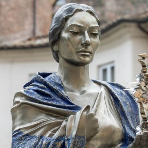 Παρουσιάστηκε στη Ρώμη το γλυπτό με τη μορφή της Μαρίας Κάλλας - Δημιουργία του διεθνούς φήμης Έλληνα γλύπτη Νίκου Φλώρου