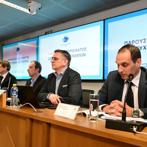 Στιγμιότυπο από την παρουσίαση του πορίσματος για την τραγωδία στα Τέμπη