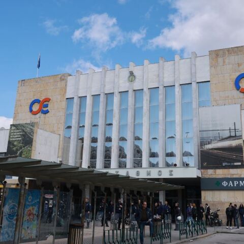 Επεισόδια στη συγκέντρωση για τα Τέμπη στην Θεσσαλονίκη - Ένταση στον ΟΣΕ