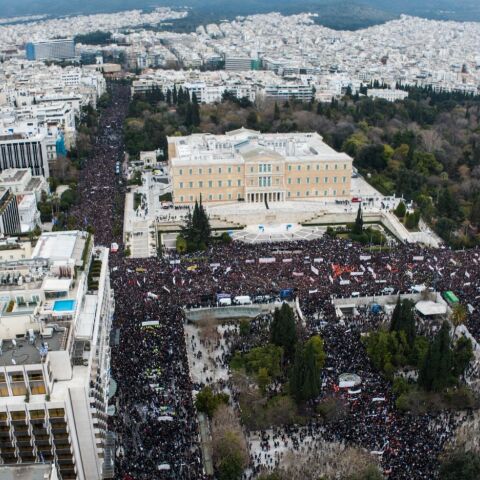 Τέμπη: Τεράστιες συγκεντρώσεις βρίσκονται σε εξέλιξη σε όλη τη χώρα - Φωτογραφικά στιγμιότυπα από την Αθήνα και τις πόλεις της Ελλάδας