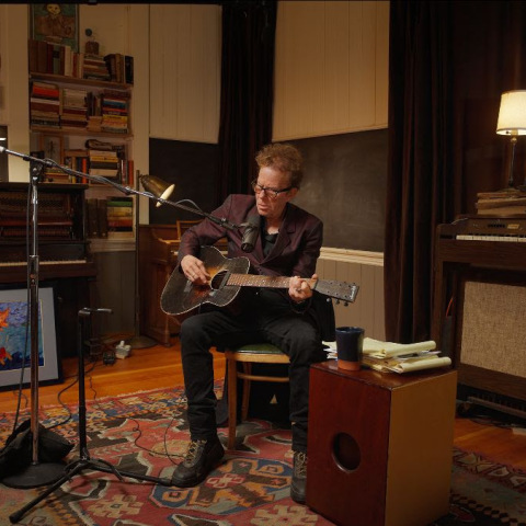 Τομ Γουέιτς: Αφηγείται τις ιστορίες των Αμερικανών αστέγων μέσω ντοκιμαντέρ της ιταλικής τηλεόρασης