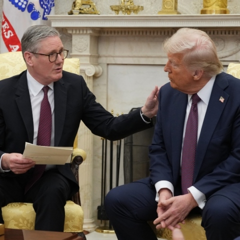 Ευρωπαϊκή άμυνα: η ρήξη με τις ΗΠΑ, η ηγεσία της Βρετανίας και η επιστροφή του γαλλό-γερμανικού άξονα