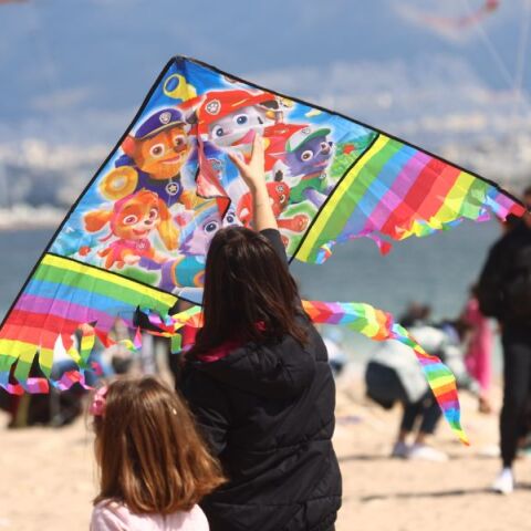 Πώς θα είναι ο καιρός την  Καθαρά Δευτέρα - Οι περιοχές που η βροχή ίσως εμποδίσει το πέταγμα του χαρταετού 