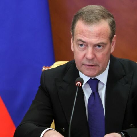 Μεντβέντεφ για Ζελένσκι: Το αχάριστο γουρούνι έλαβε ένα γερό χαστούκι από τον Τραμπ