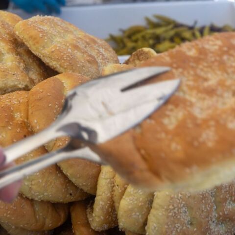 Καθαρά Δευτέρα: Σε τι τιμή θα αγοράσουμε τη λαγάνα φέτος