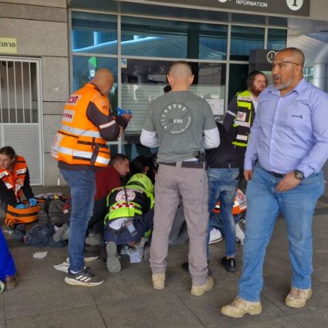 Ισραήλ: Επίθεση με μαχαίρι στη Χάιφα - Yπάρχουν θύματα, σύμφωνα με την αστυνομία - Πέντε άνθρωποι έχουν τραυματιστεί, δύο σε κρίσιμη κατάσταση 