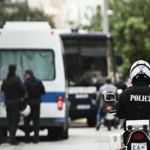 ΕΛΑΣ: Πάνω από 100 προσαγωγές και 34 συλλήψεις για τα επεισόδια ανάμεσα στους οπαδούς του ΠΑΟΚ και της ΑΕΚ - Αντιμετωπίζουν βαριές κατηγορίες