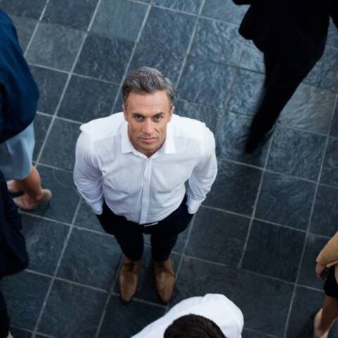 «Ξέρεις ποιος είμαι εγώ;»: Η απαράδεκτη ερώτηση της κοινωνικής υπεροψίας