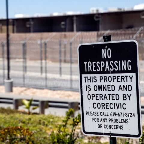 ΗΠΑ: Η υπηρεσία μετανάστευσης κρατά επ' αόριστον Γερμανίδα τουρίστρια στην Καλιφόρνια - Η Jessica Brösche βρίσκεται σε κέντρο κράτησης για πάνω από ένα μήνα