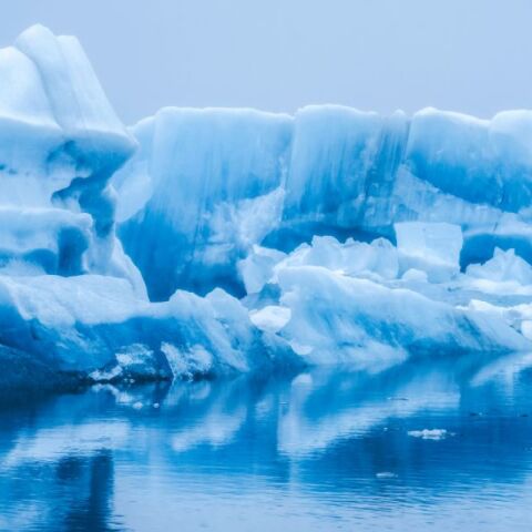 Το A23, το μεγαλύτερο παγόβουνο στον κόσμο προσάραξε σε ρηχά νερά κοντά σε απομακρυσμένο βρετανικό νησί - Τα σενάρια που επεξεργάζονται οι επιστήμονες