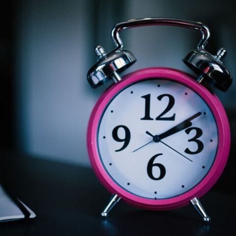 Αλλαγή ώρας 2025: Πότε γυρίζουμε τα ρολόγια μας μια ώρα μπροστά