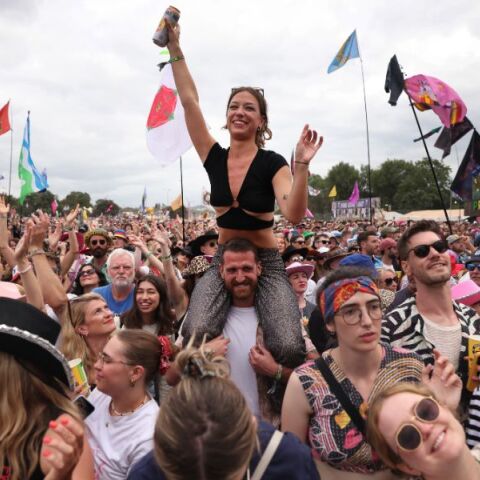 Τα ονόματα του φεστιβάλ Γκλάστονμπερι 2025: 1975, Νιλ Γιανγκ, Ολίβια Ροντρίγκο - Στη σκηνή και η Charli XCX - Πρώτες εμφανίσεις από Αλάνις Μορισέτ και Doechii