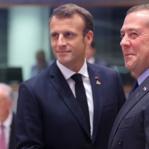 Μεντβέντεφ για Μακρόν: Δεν θα λείψει σε κανέναν όταν αποσυρθεί