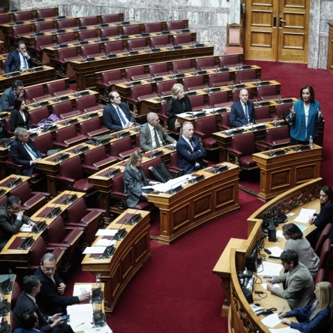 Στιγμιότυπο από τη συζήτηση της πρότασης δυσπιστίας στη Βουλή