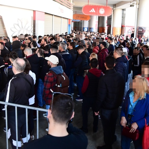 Ολυμπιακός: Ουρές για μια από τις επετειακές φανέλες των 100 χρόνων