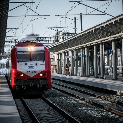 Τρένο στις γραμμές στον Σταθμό Λαρίσης