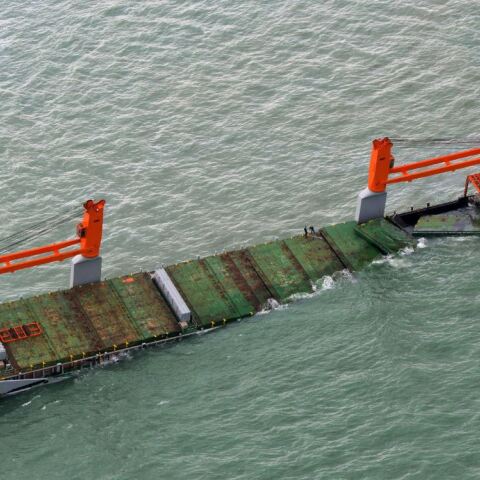 Πυρκαγιά σε πετρελαιοφόρο μετά από σύγκρουση με πλοίο στη Βόρεια Θάλασσα