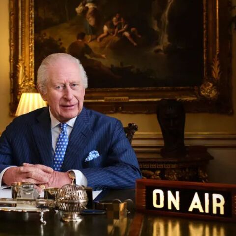 Ο βασιλιάς Κάρολος αποτίει φόρο τιμής στον Μπομπ Μάρλεϊ - Ο μονάρχης θυμάται τον αείμνηστο τραγουδιστή της ρέγκε σε ραδιοφωνική εκπομπή της Apple Music 