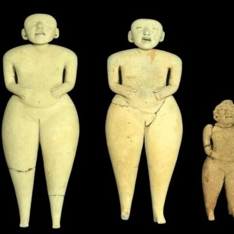 Αρχαιολόγοι ανακάλυψαν αρχαίες πήλινες μαριονέτες που μοιάζουν με σύγχρονες κούκλες