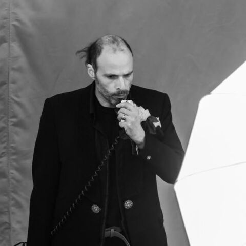 Χριστόφορος Κατσαδιώτης, ο βραβευμένος καλλιτέχνης πίσω από τα «επίμαχα» έργα που βανδαλίστηκαν στην Εθνική Πινακοθήκη