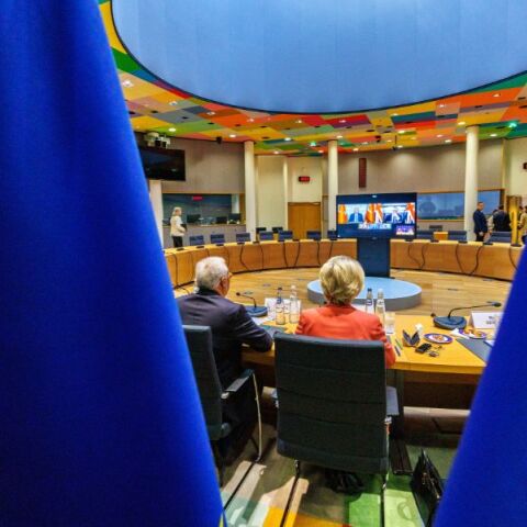 Παροχή περισσότερων όπλων και πυρομαχικών στην Ουκρανία ζητούν οι ευρωβουλευτές