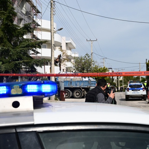 Βούλα: Γερανοφόρο όχημα ακούμπησε σε ηλεκτροφόρα καλώδια - Οι πρώτες πληροφορίες