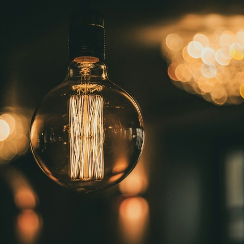 Αναμμένη λάμπα