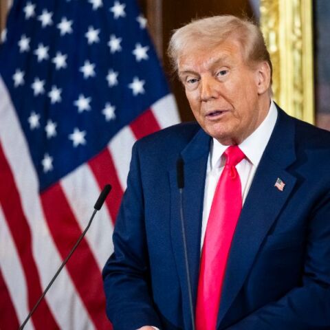 Ο Τραμπ απειλεί την Ευρώπη με δασμούς 200% σε όλα τα κρασιά και τα αλκοολούχα ποτά 