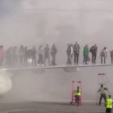 American Airlines: Στις φλόγες τυλίχθηκε αεροσκάφος στο αεροδρόμιο του Ντένβερ