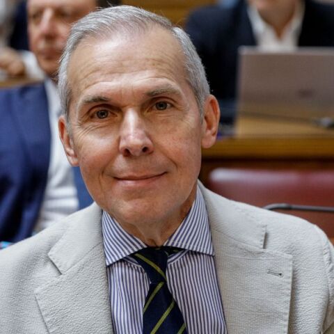 Ανακοινώθηκε ο ανασχηματισμός της κυβέρνησης - Ο Θανάσης Δαβάκης υφυπουργός Άμυνας - Το βιογραφικό του βουλευτή Λακωνίας