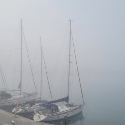 Σκόνη και ομίχλη σκέπασε την Αίγινα