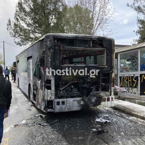 Καμένο το πίσω μέρος λεωφορείου 