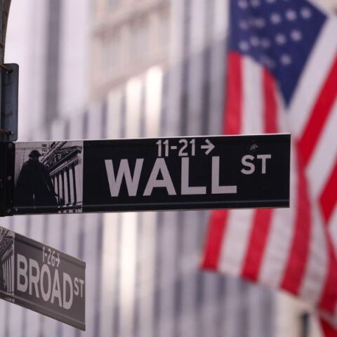 ΗΠΑ: Γιατί η εμμονή του Ντόναλντ Τραμπ με τους δασμούς γυρίζει μπούμερανγκ στην αμερικανική οικονομία - Υποχωρεί ο ενθουσιασμός των επενδυτών