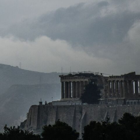 Ο καιρός τη Δευτέρα 17 Μαρτίου - Πέφτει η θερμοκρασία - Τοπικές βροχές και καταιγίδες - Αναλυτική πρόγνωση από το meteo και την ΕΜΥ