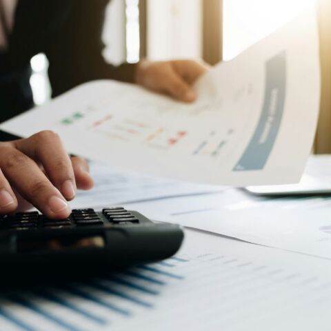 Εργαζόμενη