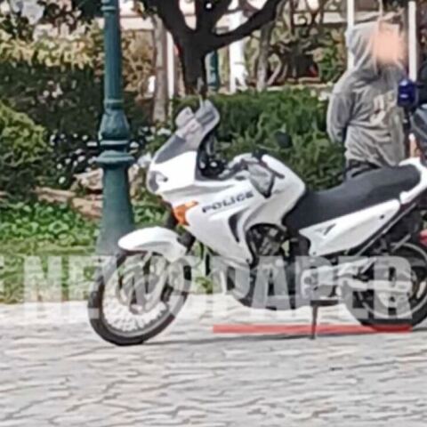 Βόλος: Χειροπέδες σε νεαρό επιδειξία - Καταγγελίες ότι κυνήγησε γυναίκες - Τι ερευνούν οι Αρχές