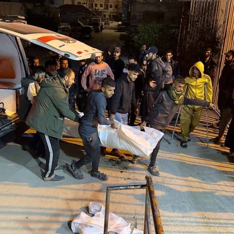 Γάζα: Μεταφορά νεκρών από τους βομβαρδισμούς μέσα σε σακούλες