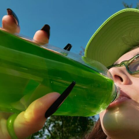 Έρευνα: Πόσο συχνά πρέπει να καθαρίζετε το επαναχρησιμοποιούμενο μπουκάλι για το νερό σας και ποιος είναι ο καλύτερος τρόπος