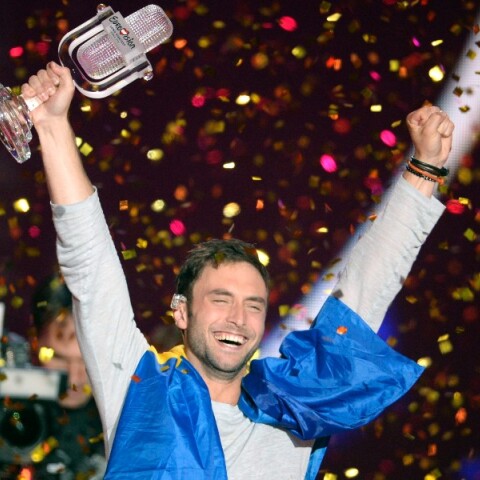 Ο πρώην νικητής της Eurovision, Μονς Σέλμερλεβ, κατηγορείται από τη σύζυγό του για κακοποίηση και απιστία