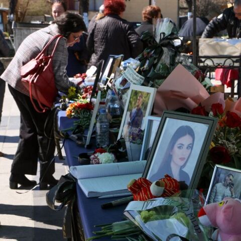 Βόρεια Μακεδονία: Σκάβουν τάφους για να θάψουν τους 59 νεκρούς του κλαμπ - Την Πέμπτη οι κηδείες τους