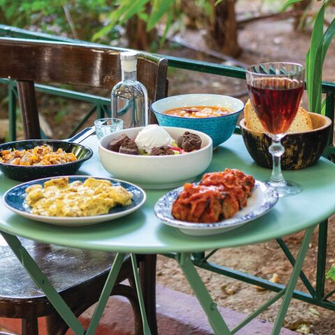 5 νόστιμα στέκια που αγαπά η Κυψέλη